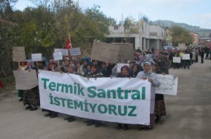 BURSA-termik-santral-istemeyen-koyluler-yine-meydanlara-indi-300x198