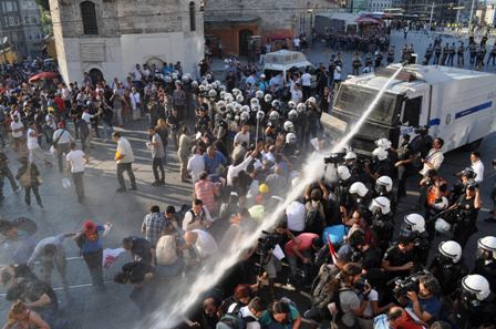 ist-060713-taksim-mudahale117