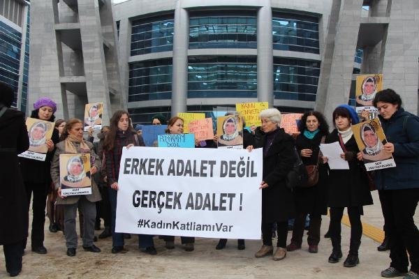 esi-tarafindan-oldurulen-ebru-torun-bilik-davasinda-kadinlardan-eylem-DHA-17c9ec12f5af63f48a558c14e45100fd-3-t