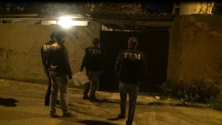 İzmirde ev baskınları