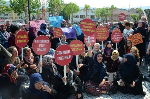Kayapalılar çöp yakma tesisine karşı eylem yaptı
