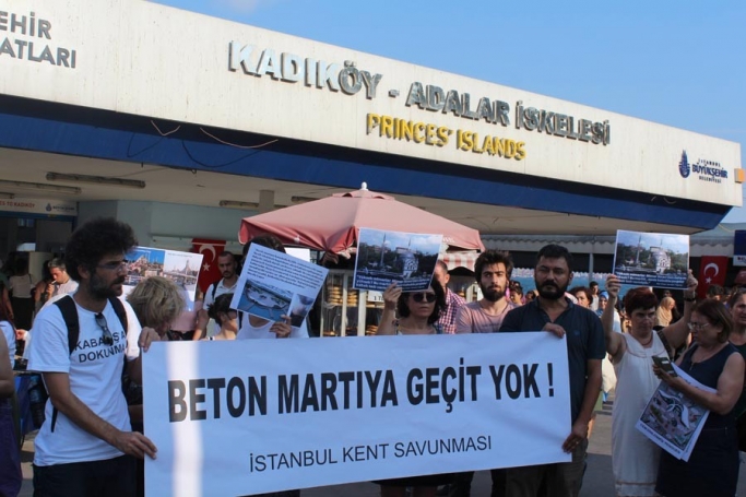 marti protesto iks